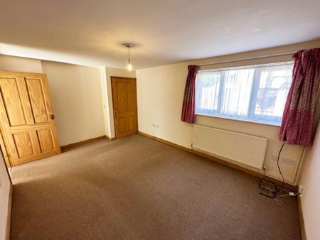 2 bedroom end of terrace house to rent - Photo 2