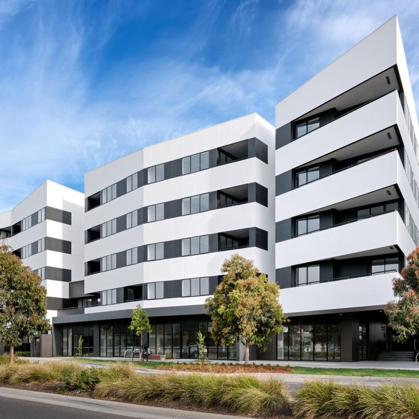 Modern Apartment with Everything at your Doorstep! - Photo 1