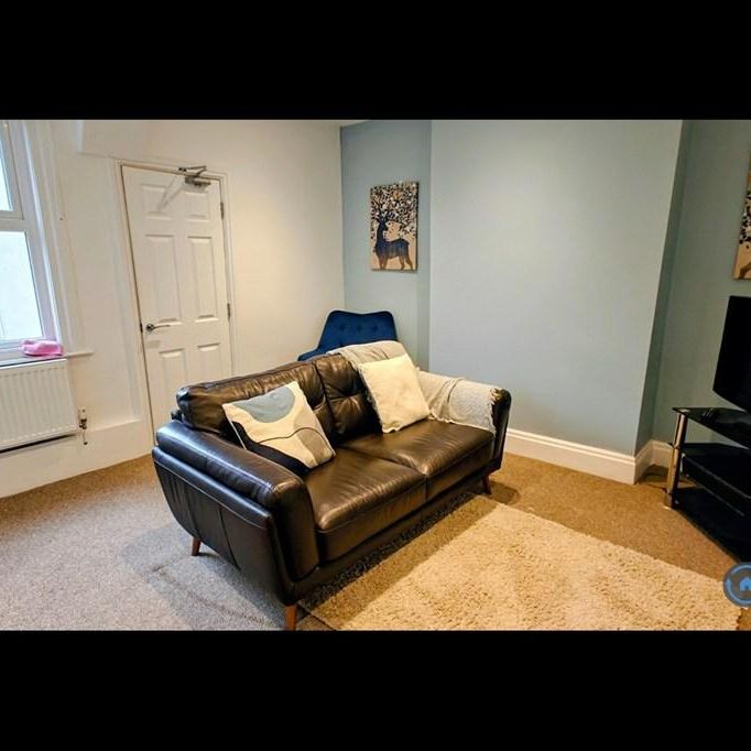 1 bedroom in a house share to rent - Photo 1