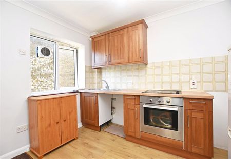 The Grove, Isleworth, Middlesex, TW7 - Photo 3