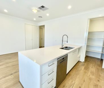Embrace the Now with Contemporary Living and Modern Design - Photo 5