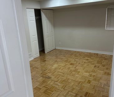 For Lease - 31 Harbourtown Crescent, Brampton, Ontario - Photo 6