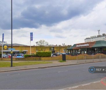 1 bedroom in a house share to rent - Photo 2