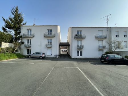 STUDIO A LOUER - PROCHE CENTRE-VILLE LA ROCHE-SUR-YON - Photo 2