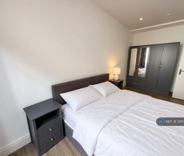 1 bedroom in a flat share to rent - Photo 1