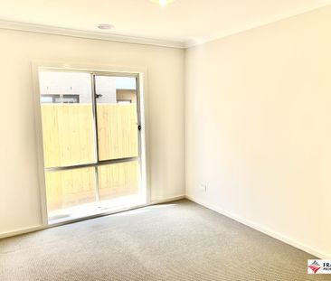 "Spacious 3 Bedroom Home" - Photo 3