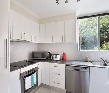 Bright & Spacious Two-Bedroom Apartment in Quiet Cul-de-sac - Photo 3