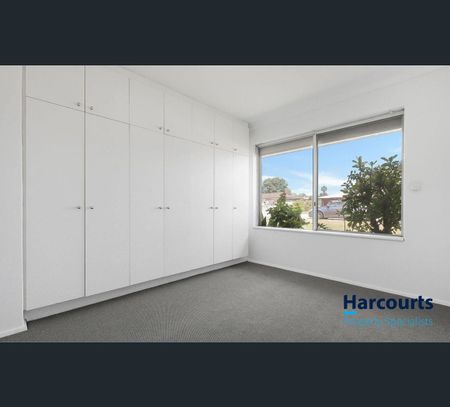 17 Leumeah Street, Armadale, WA 6112 - Photo 5