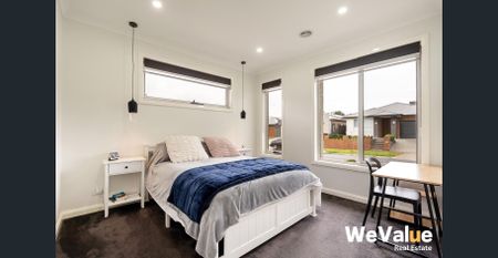 Spacious Family Living in a Prime Greenvale Location - Photo 5