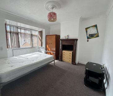 House share to rent - Photo 2