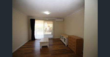 LIGHT N BRIGHT GROUND FLOOR UNIT - Photo 3