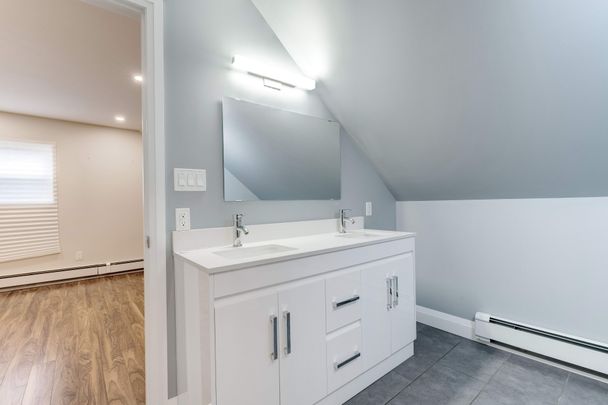 For Lease - 152 Sanford Avenue Unit# UPPER, Hamilton, Ontario - Photo 1