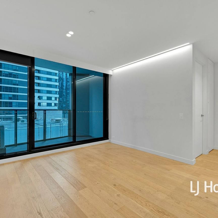 Modern 1-Bedroom Apartment in the Heart of Melbourne CBD! - Photo 1