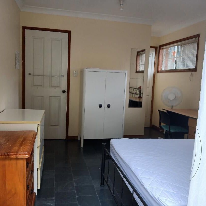 Coopers Plains - Photo 1