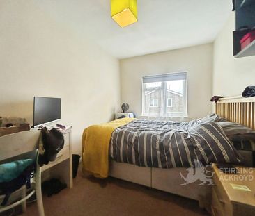 Drummond Road, Guildford, Surrey, GU1 4NT - Photo 2