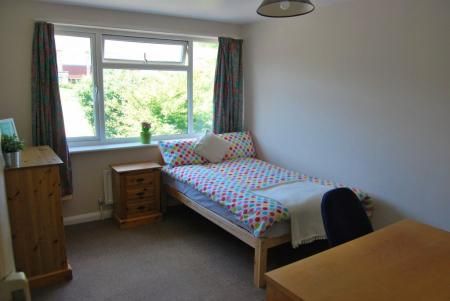 Room Lets within a 6 Student Home - 18 Headcorn Drive, Canterbury - Photo 3