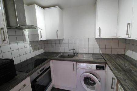 1 bedroom ground floor flat to rent - Photo 3