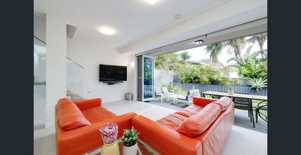 LARGE LUX APARTMENT + PRIVATE BACK YARD - Photo 1