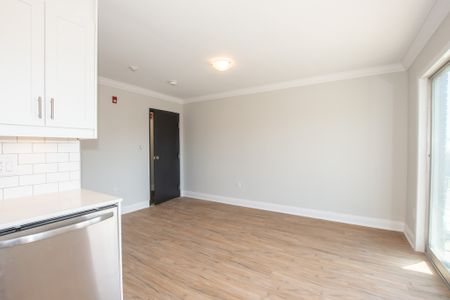 **BEAUTIFUL** 2 Bedroom Apartment in Welland!! - Photo 2