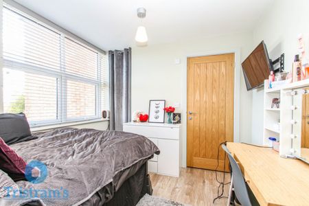 2 bed Apartment for Rent - Photo 3