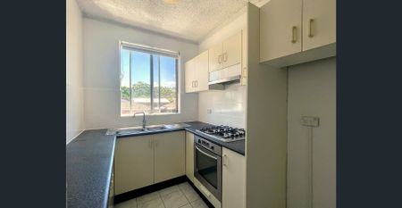 Sunny Two Bedroom Apartment - Photo 2