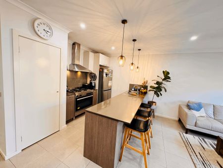 24 Ravenhurst Circuit, Cranbourne North - Photo 3