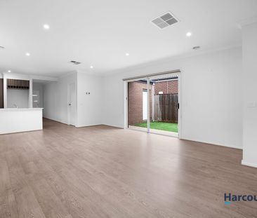 Beautiful Family home on Prime location and close to all the amenities - Photo 2