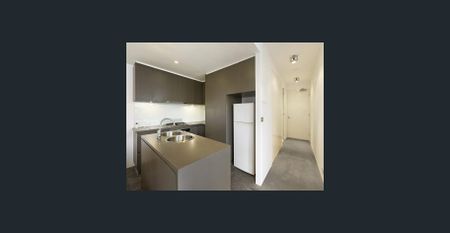 SPACIOUS URBAN RETREAT STEPS FROM THE ACTION, MOMENTS FROM THE MCG - Photo 3