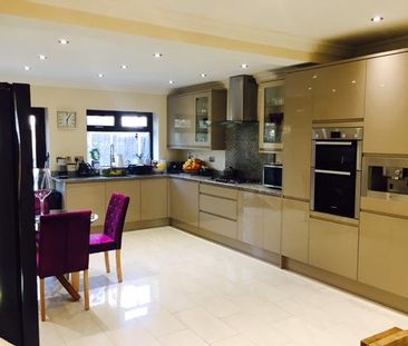 1 bedroom in a house share to rent - Photo 4