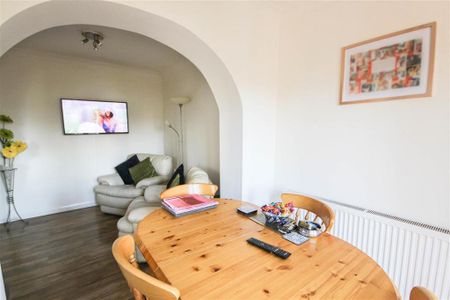 4 bedroom detached house to rent - Photo 3