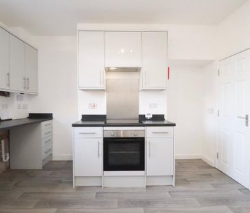 4 bedroom end of terrace house to rent - Photo 6
