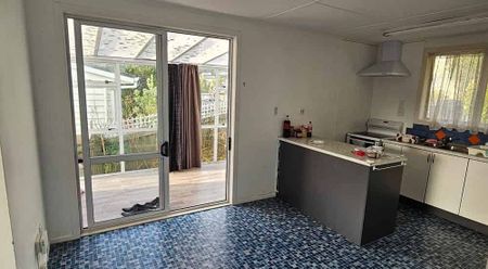 Stand-alone family home in Waitangirua - Photo 3