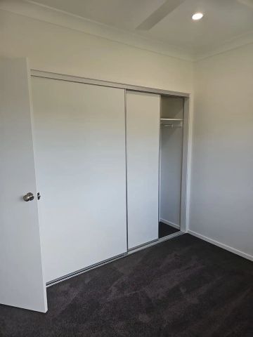 “AVAIL 15/12/2025 - 3 BED 2BATH TOWNHOUSE - FULLY DUCTED AIR & A LAWNED BACKYARD OVERLOOKING PARK” - Photo 2