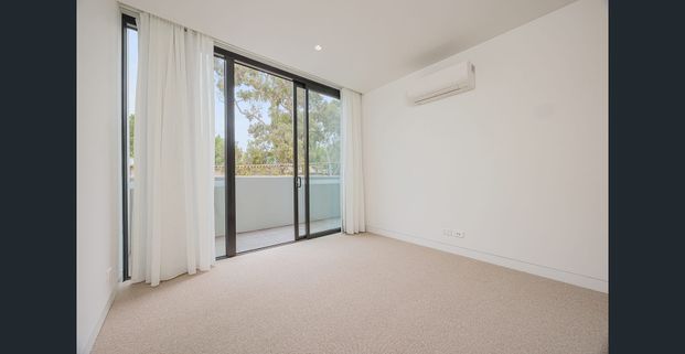 Luxury living at it's best! - Photo 1