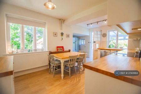 4 bedroom detached house to rent - Photo 5