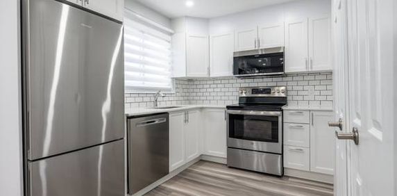 Upscale and modern 1-bedroom available - Photo 2