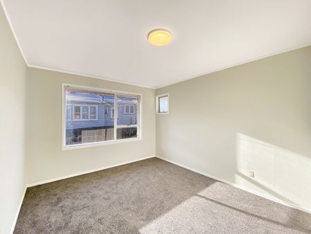 MT ALBERT - 2 bedroom unit with a garage - Photo 3
