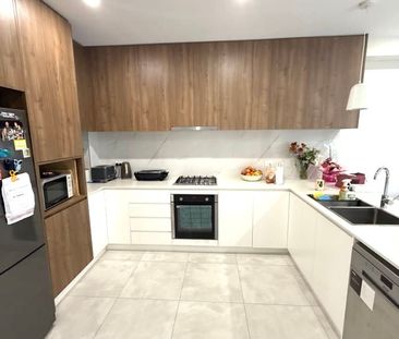 Modern four bedroom townhouse in a Prime St Marys Location! - Photo 2