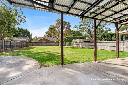 Renovated Large Family Home with Expansive Rear Garden - Photo 4
