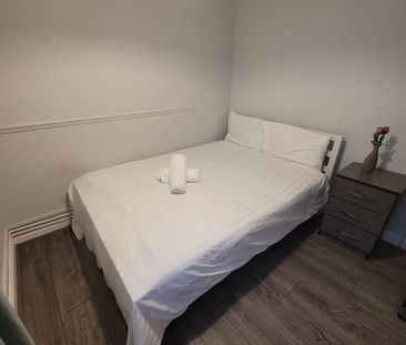 Room in a Shared Flat, Hamilton House, E3 - Photo 4