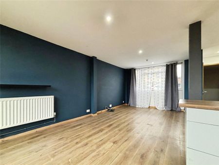 3 bedroom end of terrace house to rent - Photo 2