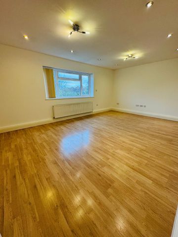 3 bedroom flat to rent - Photo 3