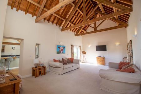 2 bedroom barn conversion to rent - Photo 3