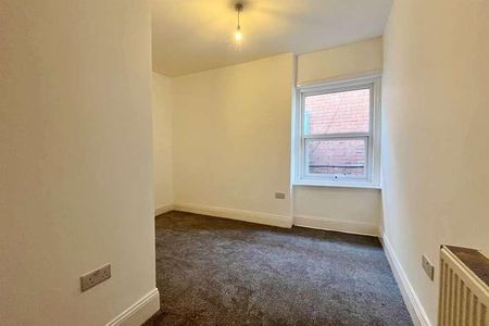 Winton, BH9 - Photo 2