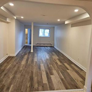 Grand 3 1/2 quartier St-Michel / Ahuntsic pour juillet - Photo 2