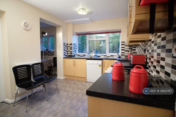 1 bedroom in a house share to rent - Photo 1