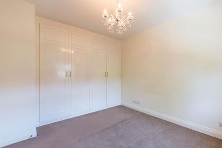 2 bedroom ground floor flat to rent - Photo 4