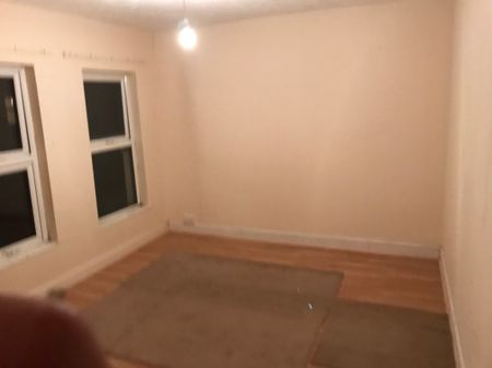 Lovely 3 bedroom Semi – Detached house available Bedford - Photo 3