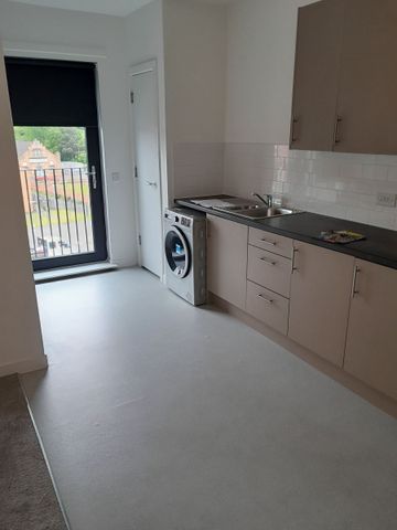 2 bedroom flat to rent - Photo 3