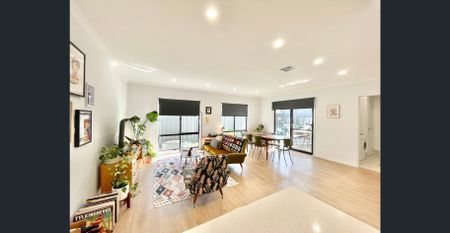 Beautiful Double-Storey Townhouse!! - Photo 5